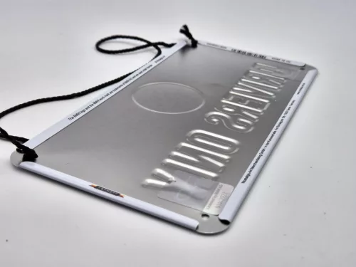 Placă metalică suspendată doar pentru șoferii BMW (20x10cm)