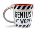 Atenție - Geniu la lucru - cană de ceramică