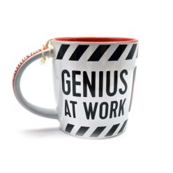 Atenție - Geniu la lucru - cană de ceramică