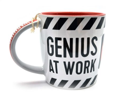 Atenție - Geniu la lucru - cană de ceramică