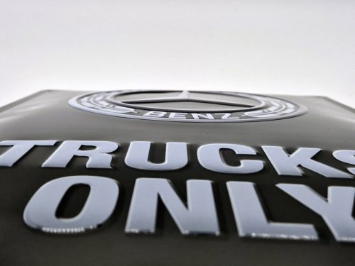 Mercedes - Benz - doar camioane - placă metalică (30x40cm)