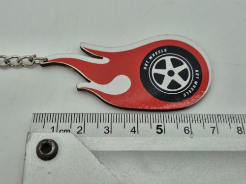 Hot Wheels – breloc cu jantă cu flacără roșie