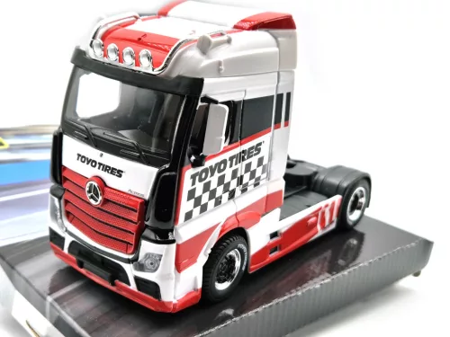 Camion Mercedes-Benz Actros Gigaspace 4x2 (alb) - Bburago - 1:43