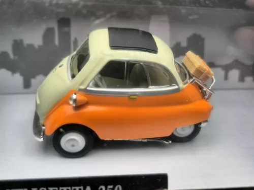 BMW Isetta 250 portocaliu 1960 Cararama - mașinuță de model 1:43