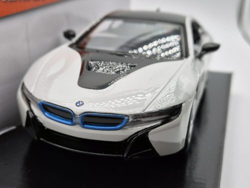BMW i8 coupe 2018 - alb - model auto Motormax 1:24