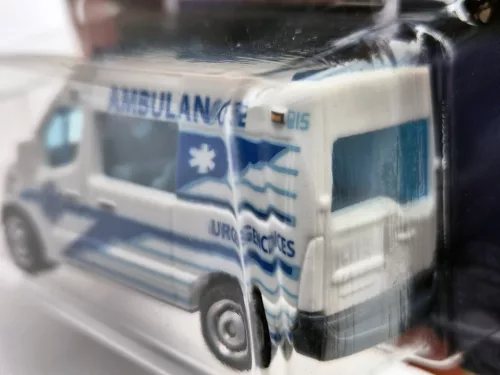 Ambulanță Renault Master - Matchbox - 1:64 1/64 mașinuță