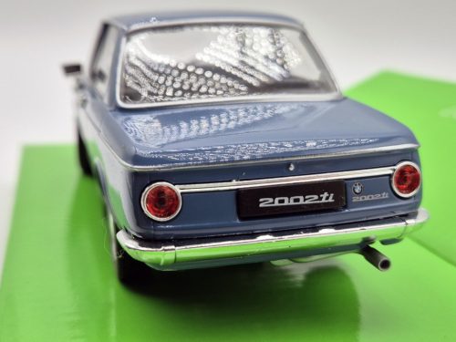 BMW 2002Ti 1966 albastru - model auto Welly 1:24