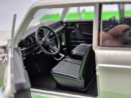 BMW 2002Ti 1966 crem - model auto Welly 1:24