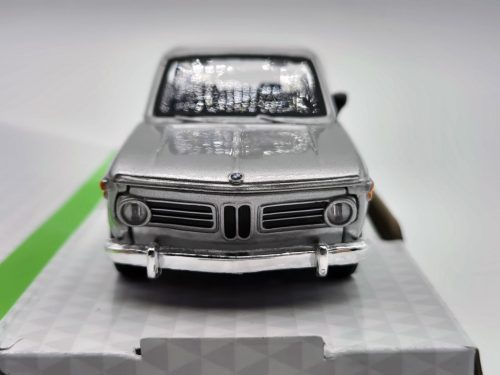 BMW 2002tii (1972) - Bburago - 1:32