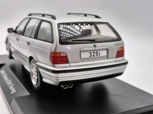 BMW E36 325i touring (1995) - MCG - 1:18