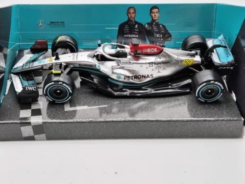 Mercedes - AMG Petronas F1 W13E #44 (2022) - Lewis Hamilton - Bburago - 1:43