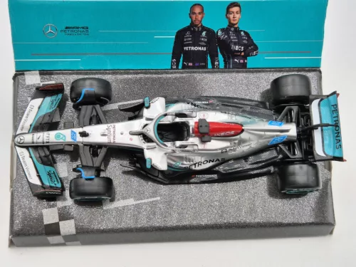 Mercedes - AMG Petronas F1 W13E #63 (2022) - George Russel - Bburago - 1:43