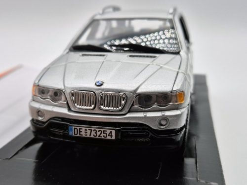 BMW E53 X5 (2001) - Motor Max - 1:24
