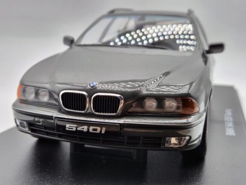 BMW E39 540i touring (1997) - gri - KK Scale - 1:18