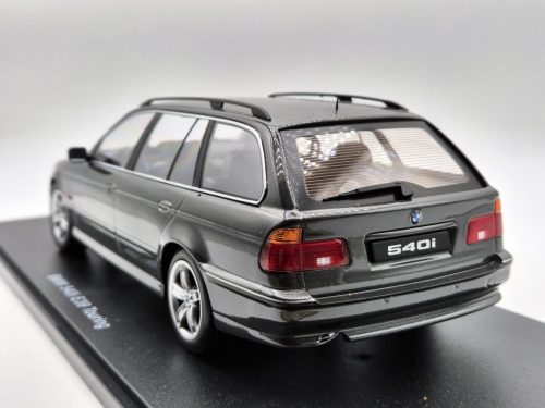 BMW E39 540i touring (1997) - gri - KK Scale - 1:18