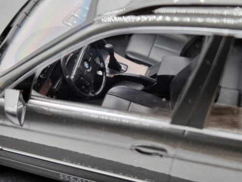 BMW E39 540i touring (1997) - gri - KK Scale - 1:18