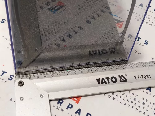 Vitrină / display pentru mașinuță la scară 1:18 - cu iluminare LED - bază neagră