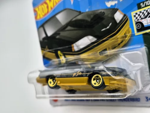 HW Retro Racers - 5/10 - Matt și Debbie Hay's 1988 Pro Street Thunderbird - Hotwheels - 1:64