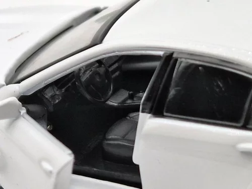 BMW F10 - alb - Tiny Toys - 1:64