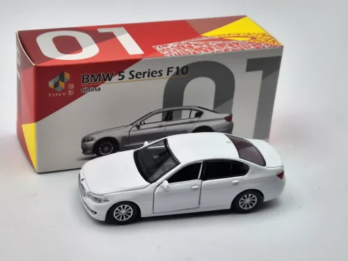 BMW F10 - alb - Tiny Toys - 1:64