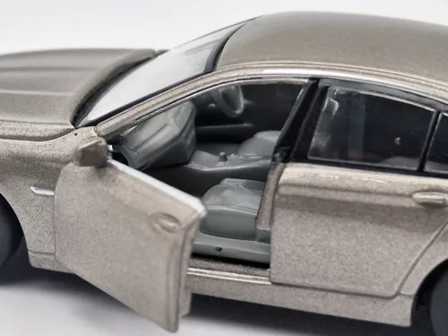 BMW F10 - auriu - Tiny Toys - 1:64