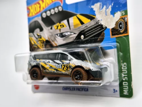 HW Mud Studs - 1/5 - Chrysler Pacifica - Hotwheels - 1:64