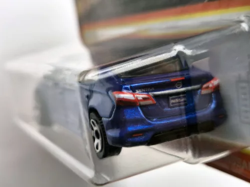 Nissan Sentra (2016) - 70/100 - blister - Matchbox - 1:64
