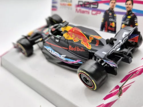 Red Bull RB19 Echipa Oracle F1 #1 (2023) - Miami GP - Max Verstappen - Bburago - 1:43