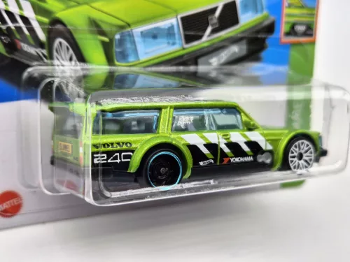 HW Slammed - 4/5 - Volvo 240 Drift Wagon - Hotwheels - 1:64