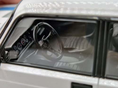 Lada 2105 VFTS 1600 R (1983) - Ixo - 1:18