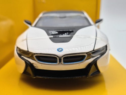BMW i8 (2015) - alb - Rastar - 1:24