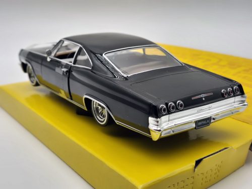 Chevrolet Impala SS 396 coupe low rider (1965) - Welly - 1:24
