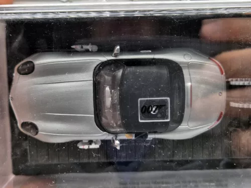 BMW Z8 - James Bond - Lumea nu este de ajuns - A világ nem elég - Edicola - 1:43