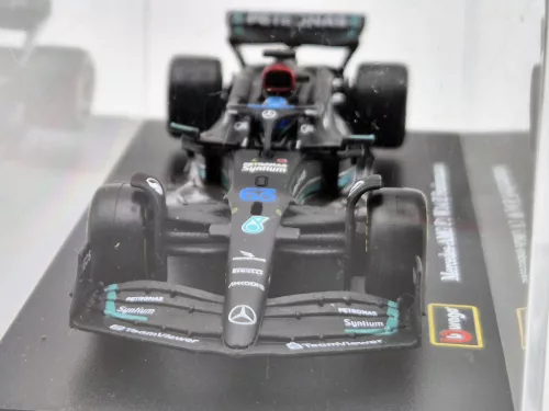 Echipa Mercedes-AMG Petronas W14 F1 #63 (2023) - George Russel - CU PILOT - BBurago - 1:43 - cu mică defecțiune