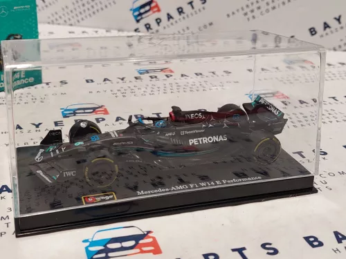 Echipa Mercedes-AMG Petronas W14 F1 #63 (2023) - George Russel - CU PILOT - BBurago - 1:43 - cu mică defecțiune