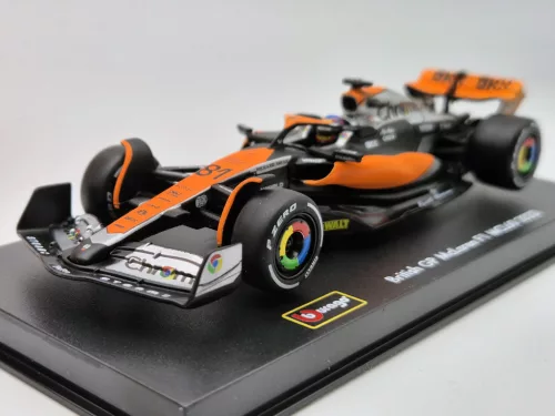 McLaren MCL60 F1 #81 (2023) - GP-ul Marii Britanii 4 - Oscar Piastri - CU PILOT - BBurago - 1:43