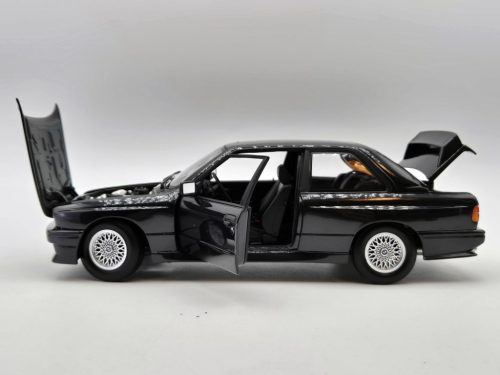 BMW E30 M3 - Minichamps - 1:18 - folosit