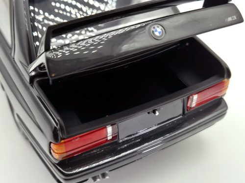 BMW E30 M3 - Minichamps - 1:18 - folosit