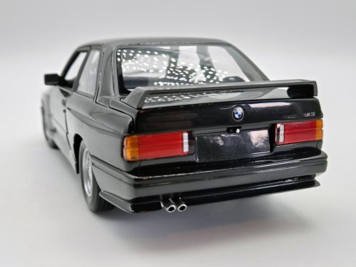 BMW E30 M3 - Minichamps - 1:18 - folosit