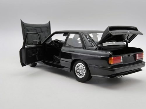 BMW E30 M3 - Minichamps - 1:18 - folosit