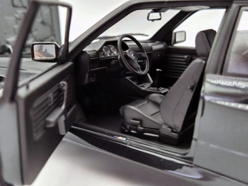 BMW E30 M3 - Minichamps - 1:18 - folosit