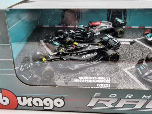Set Mercedes GP F1 - 2023 W14 Lewis Hamilton - 2023 W14 George Russell - 2022 W13 Lewis Hamilton - 2021 W12 Lewis Hamilton - Bburago - 1:43
