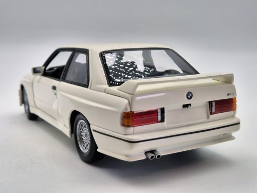 BMW E30 M3 (1987) - alb - Minichamps - 1:18