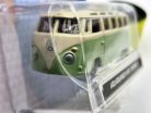 Volkswagen VW T1 transporter Samba Minibus - verde - Burago - 1:64