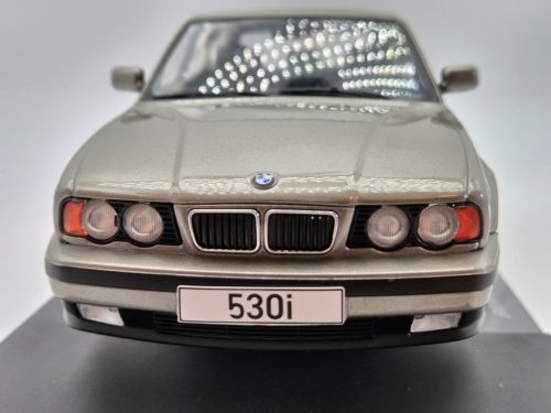 BMW E34 (1991) Touring - MCG - 1:18