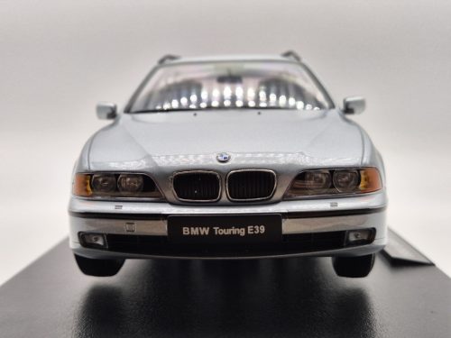 BMW E39 Touring (1998) - argintiu - Triple9 - 1:18