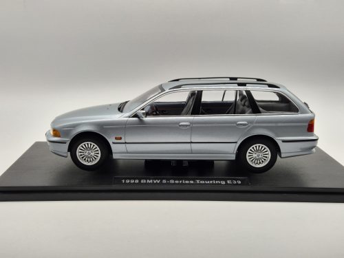 BMW E39 Touring (1998) - argintiu - Triple9 - 1:18