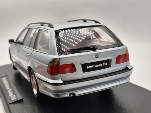 BMW E39 Touring (1998) - argintiu - Triple9 - 1:18