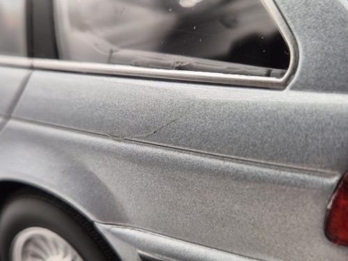 BMW E39 Touring (1998) - argintiu - Triple9 - 1:18