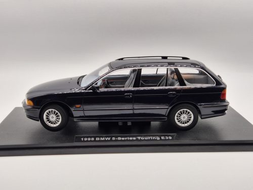 BMW E39 Touring (1998) - albastru - Triple9 - 1:18